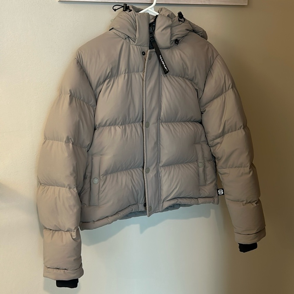 Aritzia Super Puff Shorty CliMATTE in Modern Taupe
